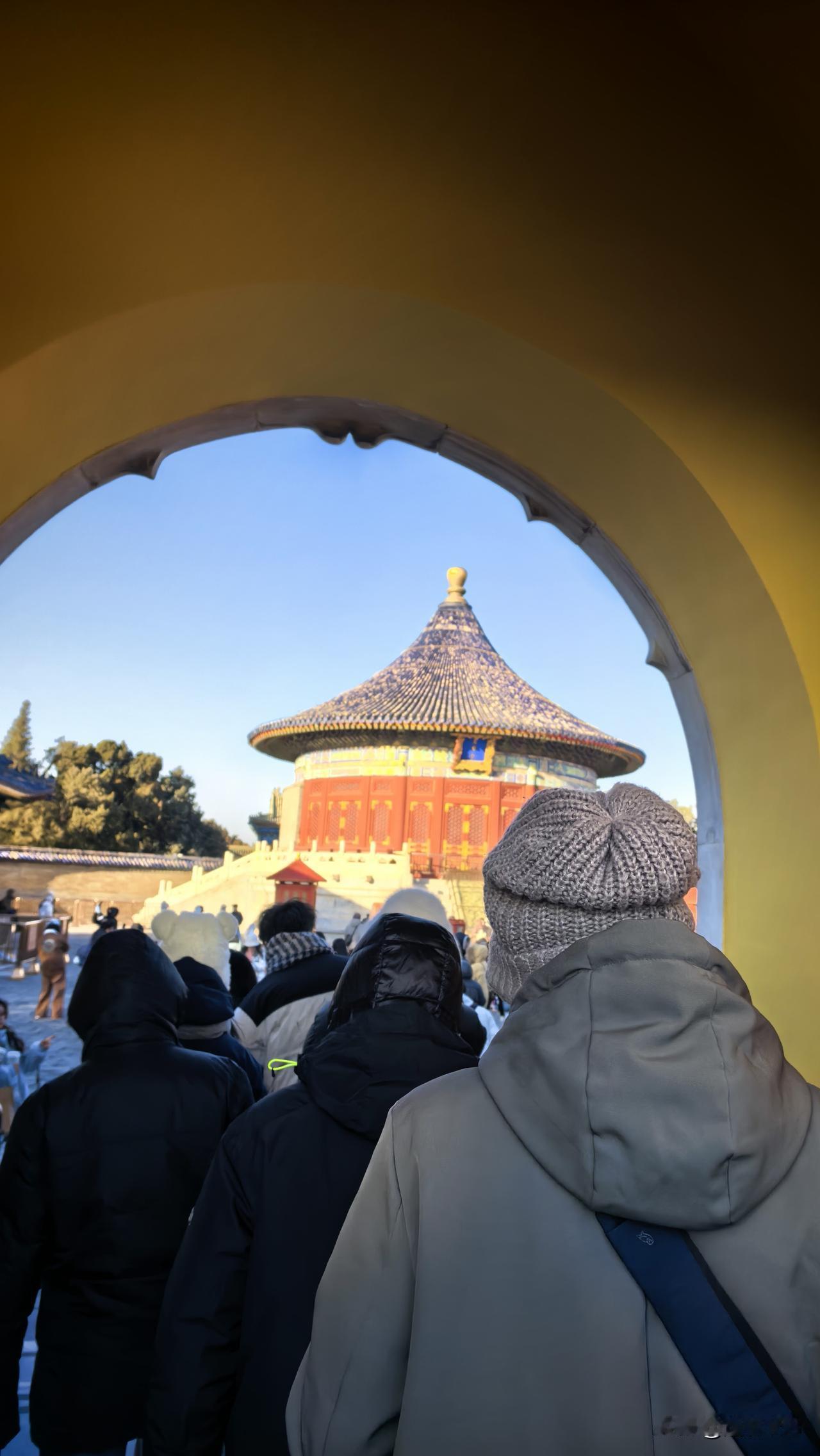 今年冬天的不同北京天坛北京天坛是明清祭天祈谷圣地，世界文化遗产，中国古建筑巅峰之