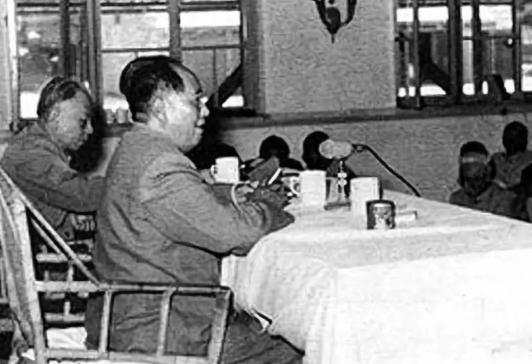 其实早在五六十年代毛主席就提出，台湾只要回归祖国，除外交必须统一于中央外，所有军