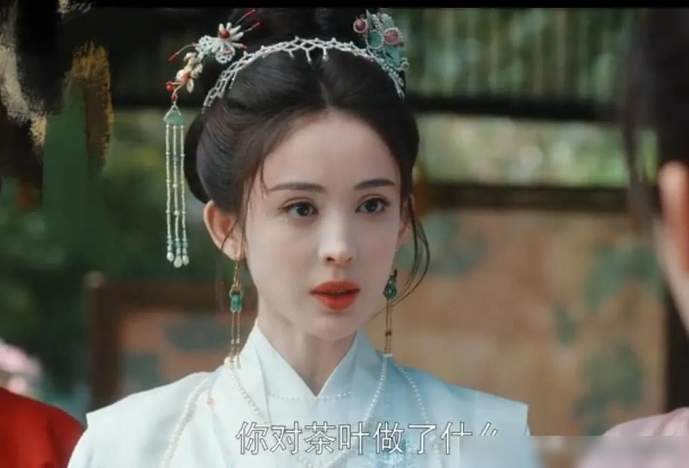 发现没有

陆江来每次遇到危险时

荣善宝都能及时出现化解

说真的，看《玉茗茶