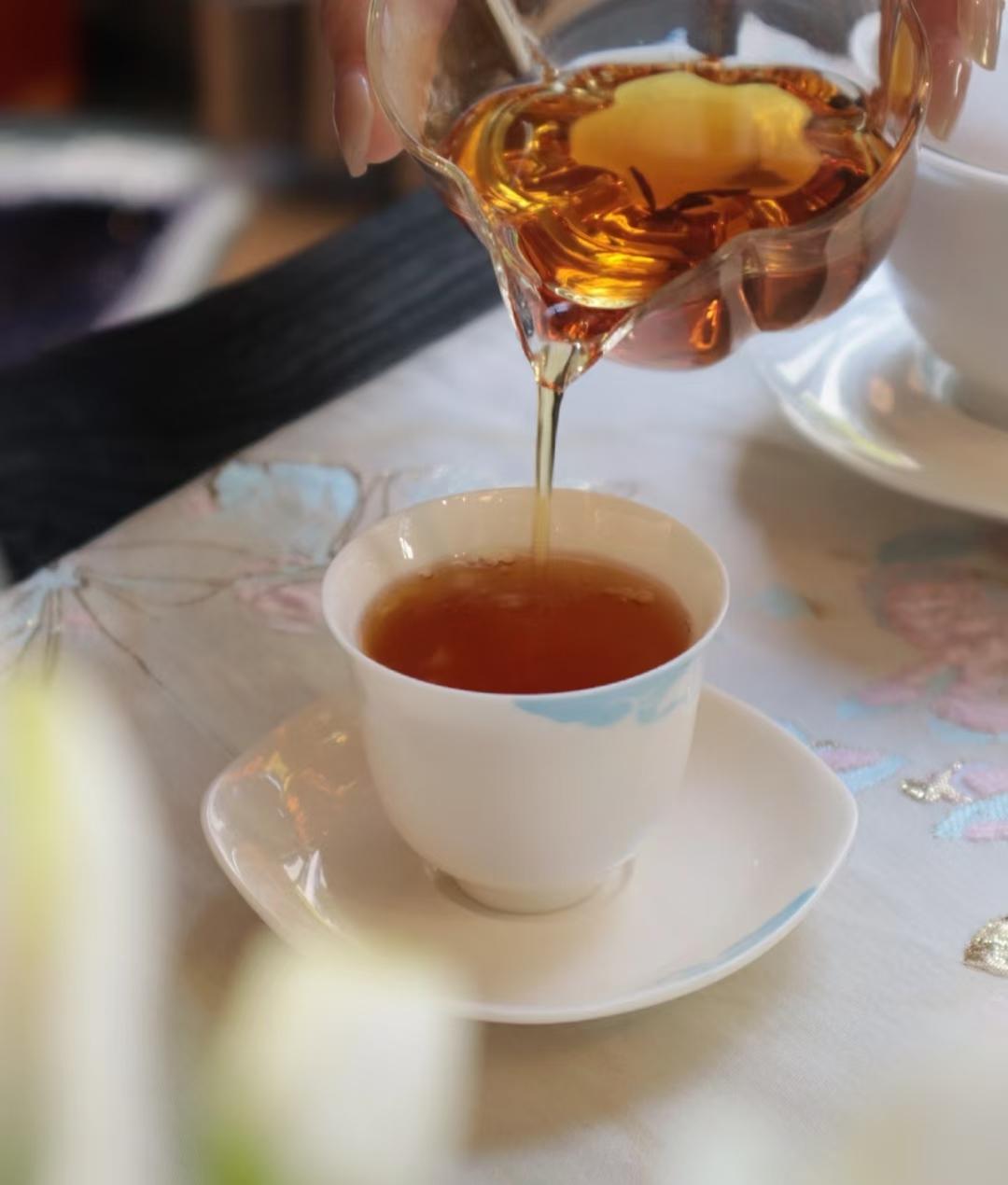 一个人在家，做饭这件事真是因人而异。我呢，有时候兴致来了，会好好做一顿饭。像周末