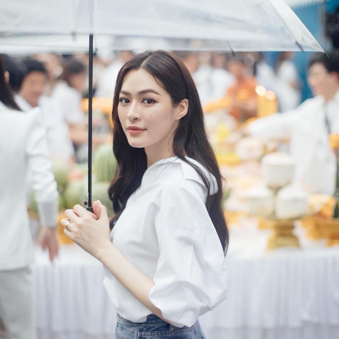 看到泰国美女都要确认下是不是[笑cry]linglingkwong ​​​