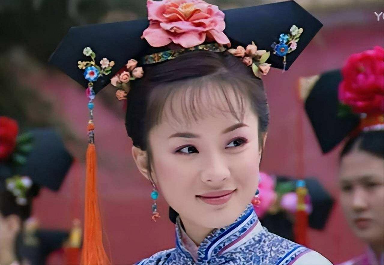 1661年，顺治刚咽气，20岁的贞妃就被逼殉葬。贞妃匆忙更衣，几个小太监就冲进她