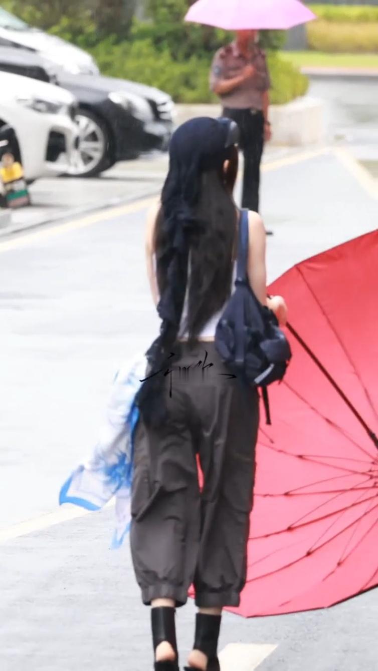 我的姐姐 你好帅气🤗😭虞书欣何盼 ​​​