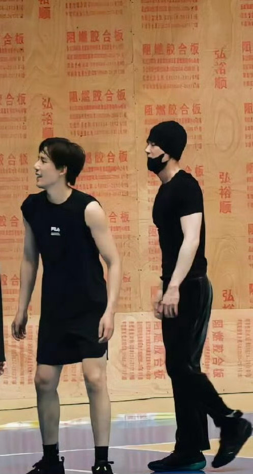 白敬亭王安宇一起打球我们宇过天亭又又又一起打球了🏀 ​​​
