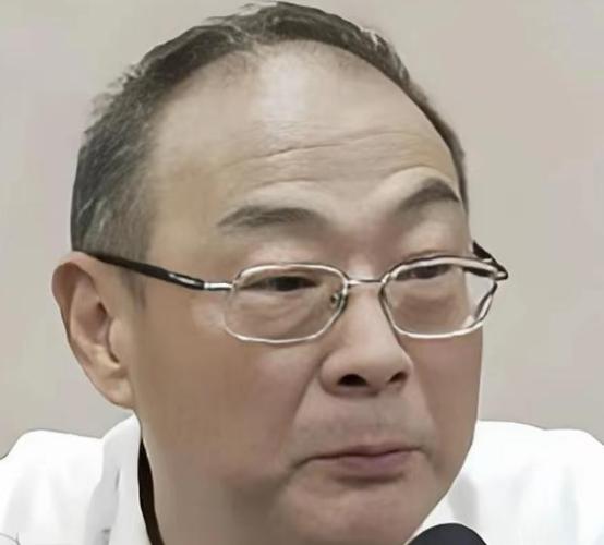 对于金灿荣教授的观点，我是非常赞同的。为什么我们非要追着日本让他们承认侵华罪行并