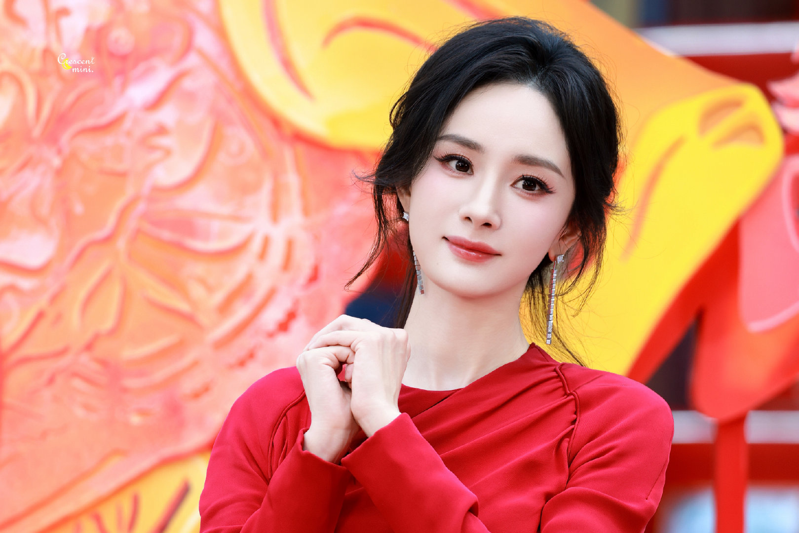 杨幂被叫妈幂杨幂被叫“妈幂”就这样宠溺的回头笑杨幂被叫妈幂的反应