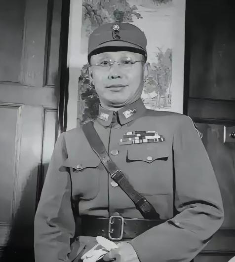 1935年，何应钦之女年仅23岁，不顾全家反对嫁给一名参谋小卒，他暗中调查后暴怒