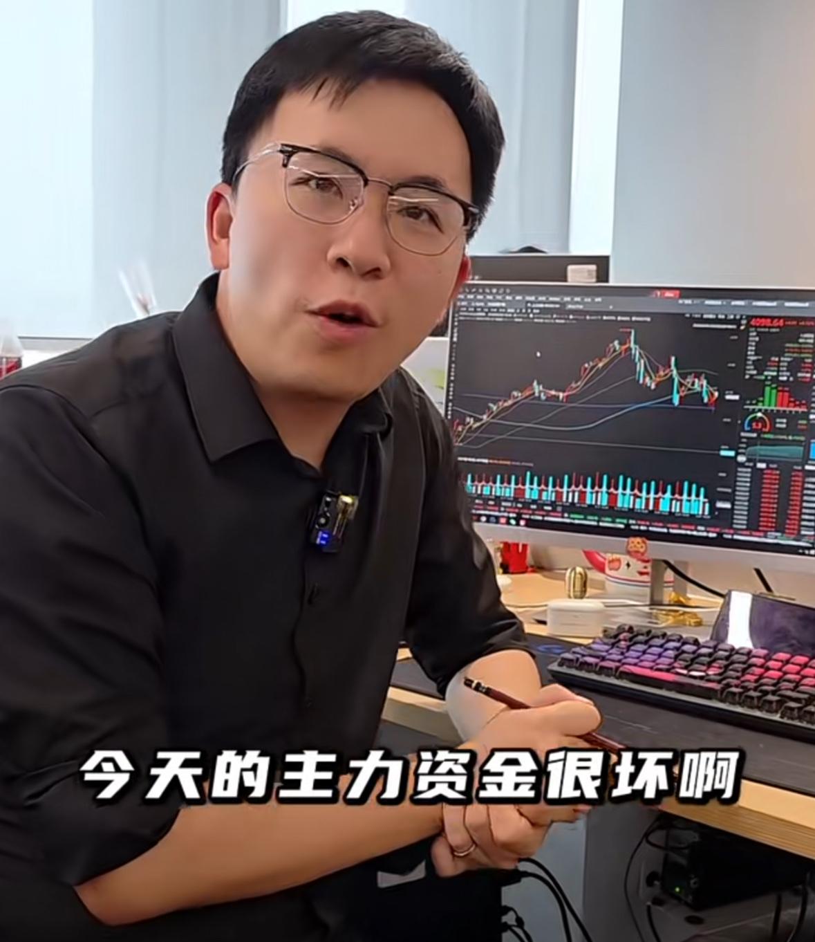 主力资金今天很坏刻意制造波动，早盘和午后接连两轮下探，不少投资者在下跌过程中选择