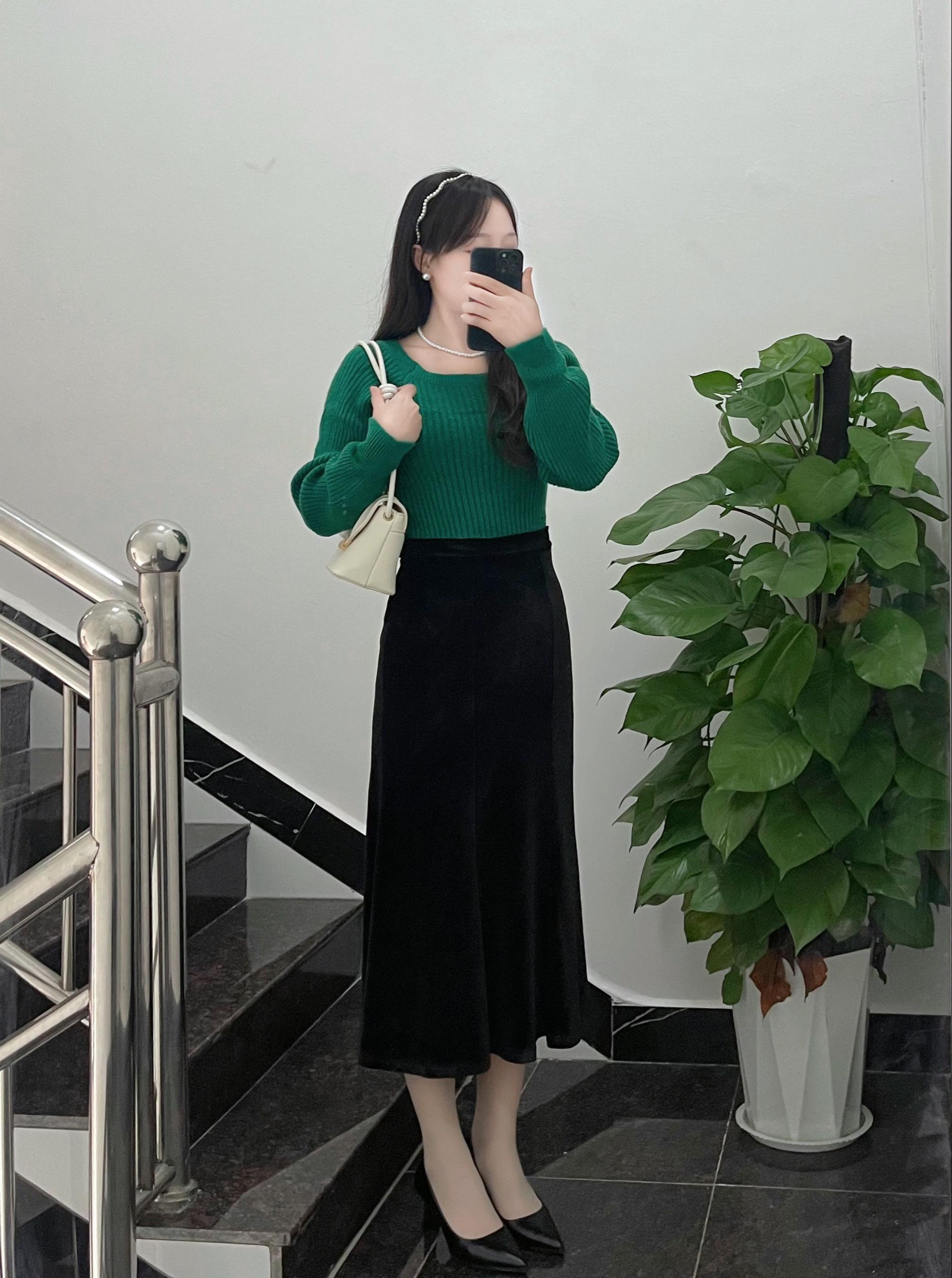 于三尺讲台遇见你，像春芽撞进暖阳，像星光落进眼眸。往后的日子，愿陪你解...