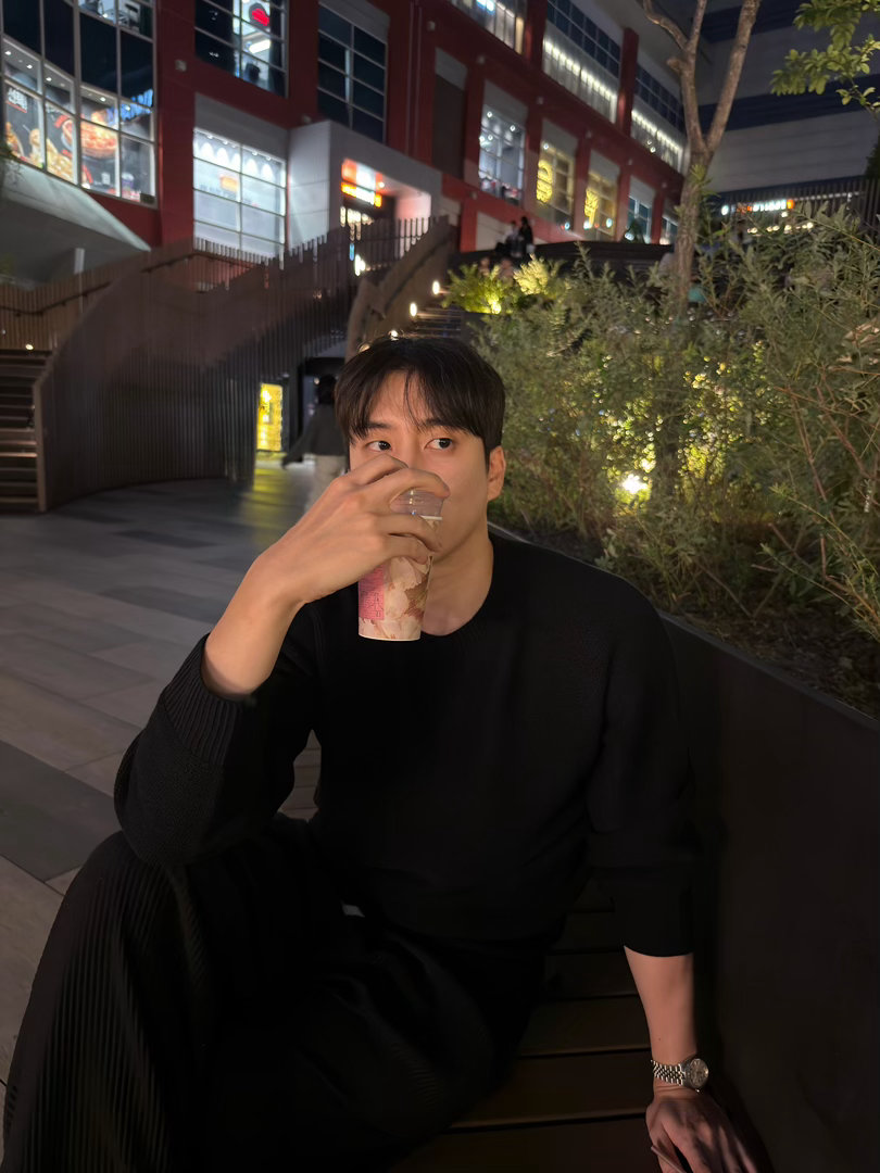 换乘恋爱3 昌镇ins更新有贞评论：哦 帅气的欧巴 ​​​