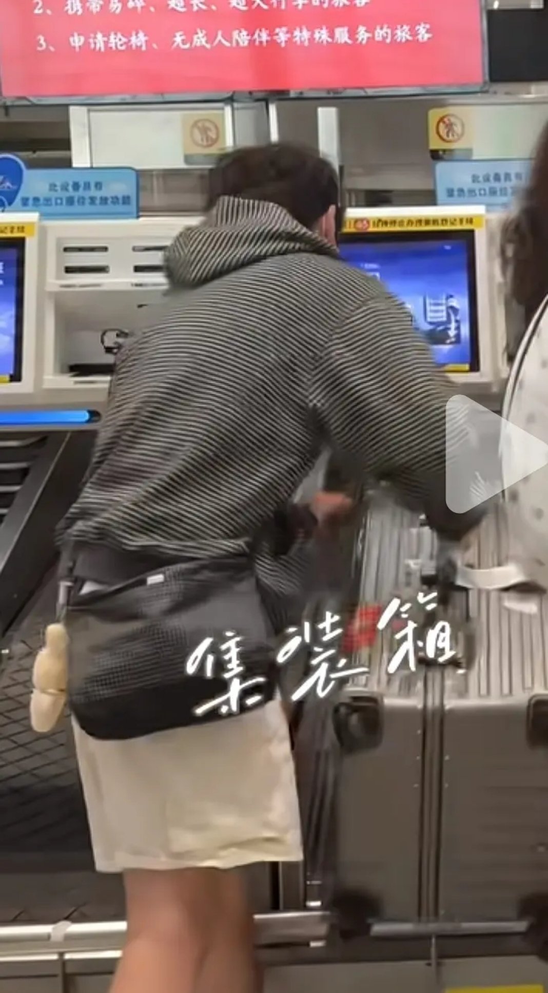 愉阳｜嘿嘿有没有发现父包上多了个挂件 