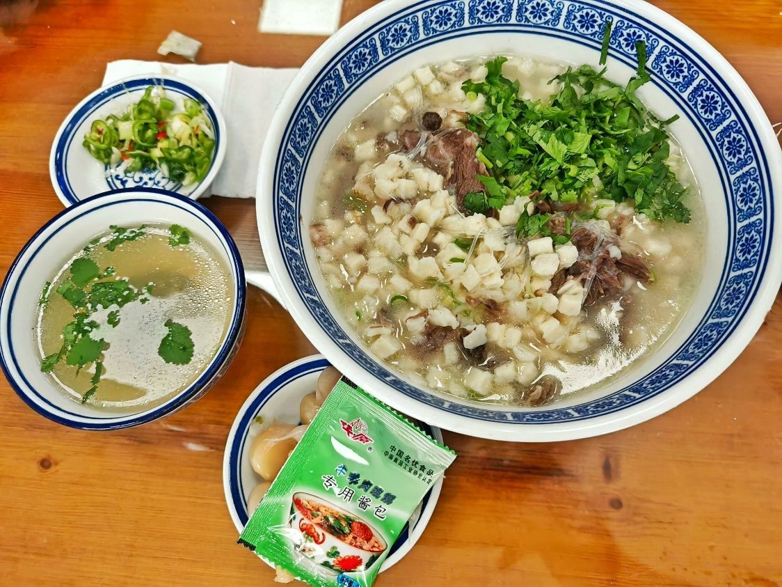 到吃饭时刻啦，今天中午多吃点。天价退票费全额退了