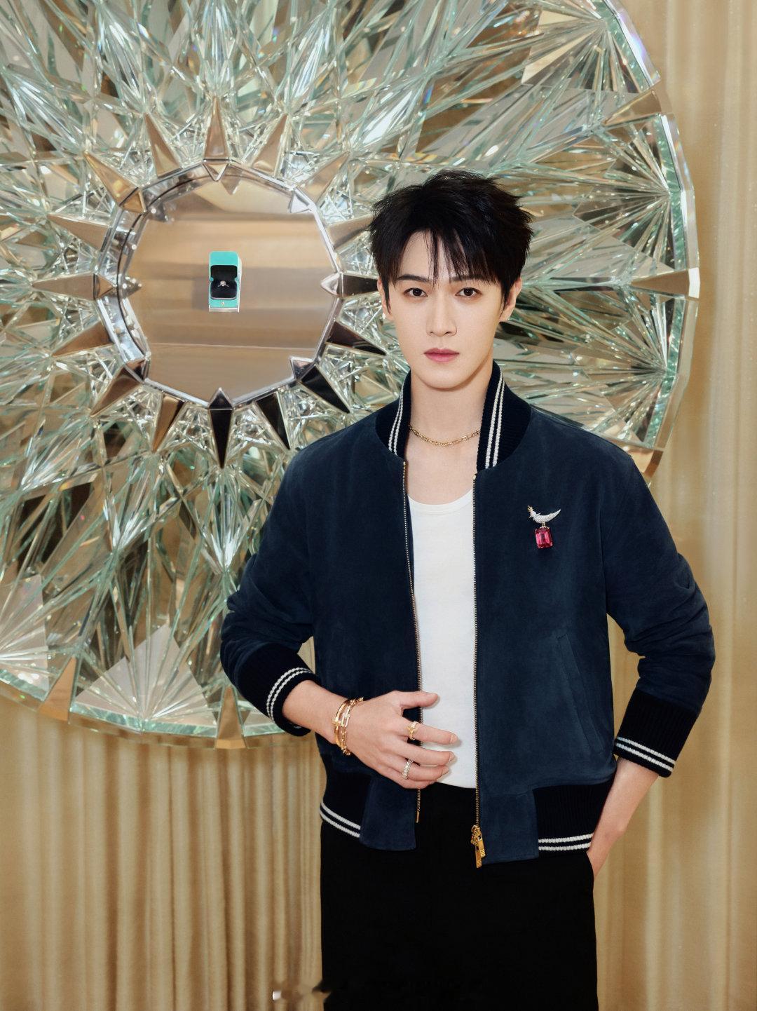 李昀锐为啥这么吸粉？云包场、代言晒单都是95生泛人气前四，其实播的剧都是火之前拍