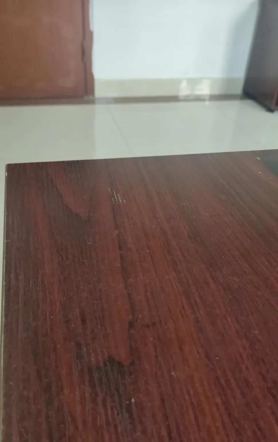 今天上班，办公室一位男同事突然说他在申请贷款，他要贷十万块钱盖房子，我们都以为他