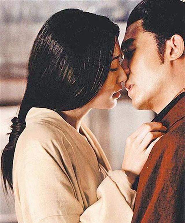 公元200年，孙策被刺死，妻子大乔要以死殉情，但被弟弟孙权拦下了，他说：“嫂子，