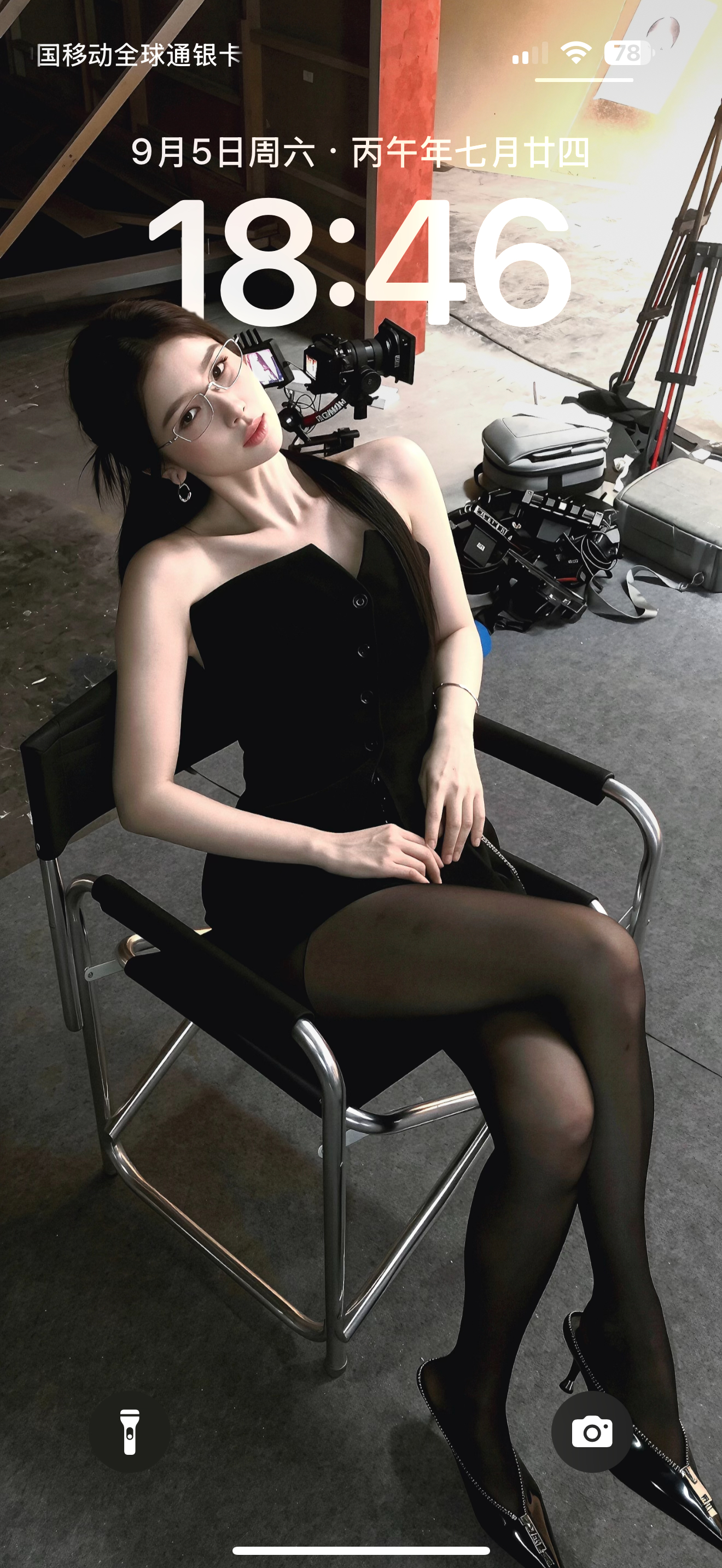 拿起手机就能看到这张图好爽啊 有一种隔着屏幕被鞭子抽的感觉… ​​​