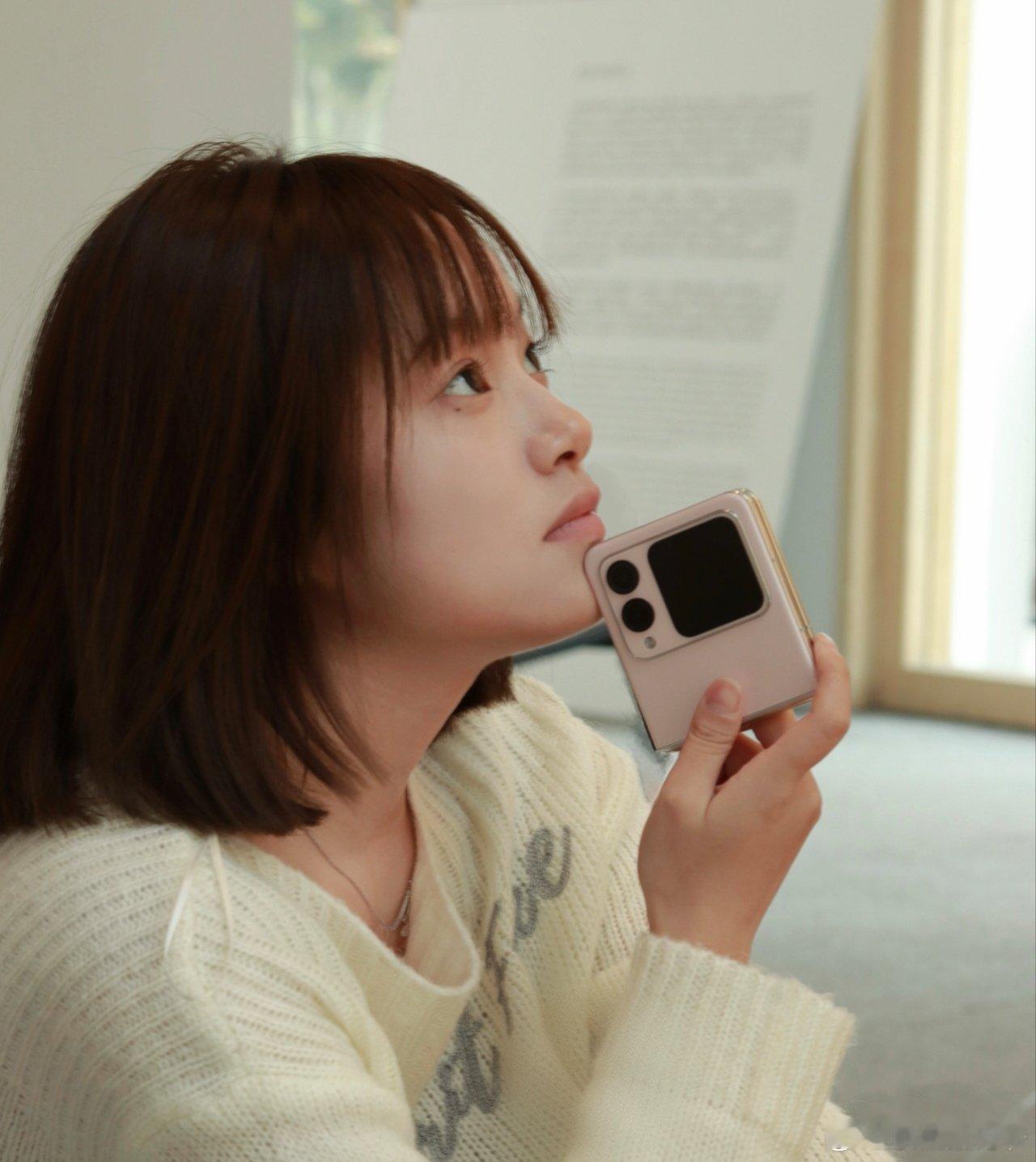 不仅仅是小型旗舰折叠屏，虽然还有一些需要改进的地方…中端折叠屏明年也会有迭代！ 