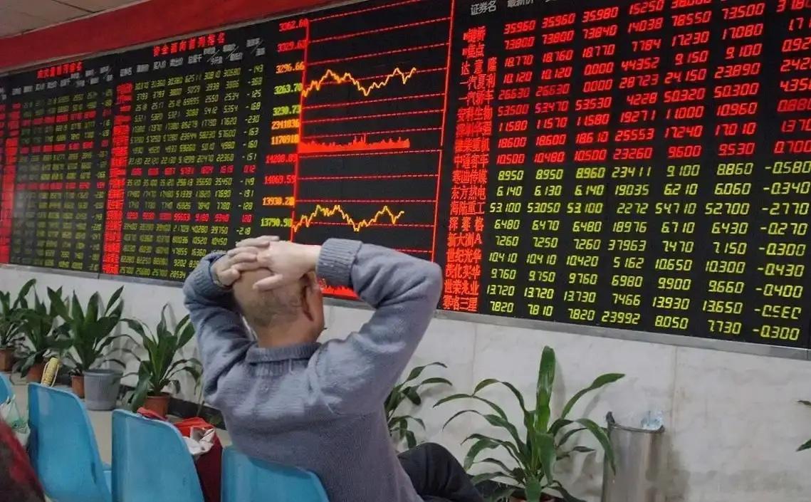 有位股民盯上京沪高铁很久了，他瞅准时机，在5.6元附近先买入9000股，心里踏踏