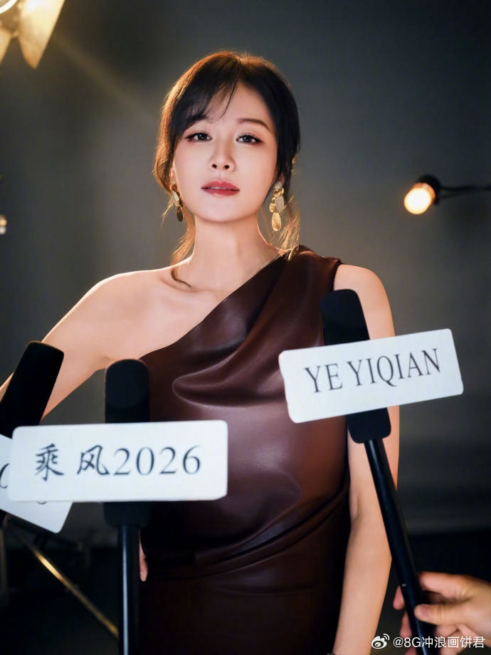 叶一茜送考人是王铮亮 07快男王铮亮送考05超女叶一茜 07快男遇上05超女，全