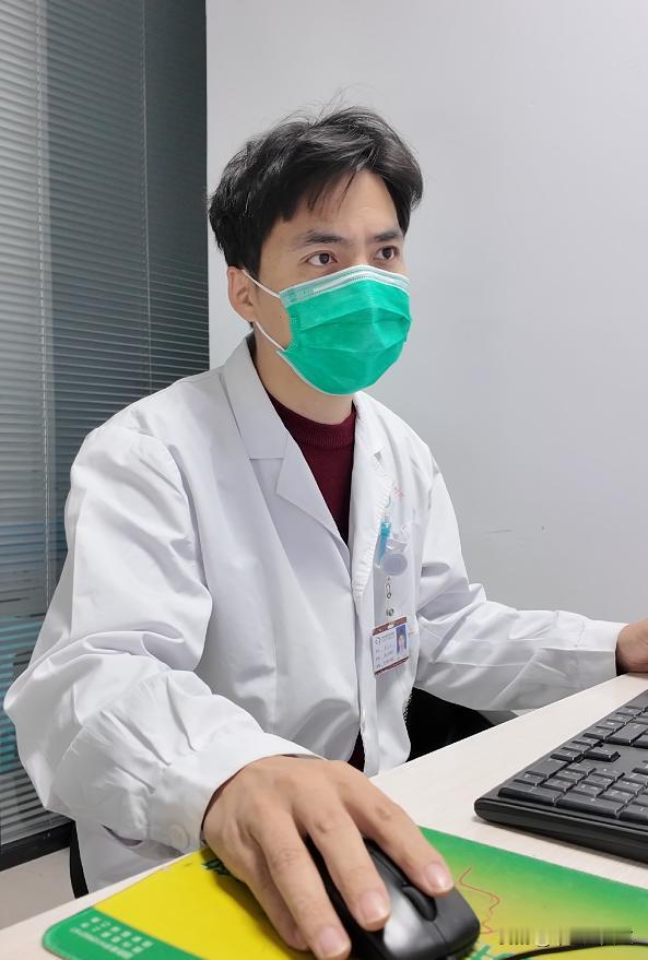 轻微强迫倾向，每个人都有。
比如出门前确认门窗是否关好、反复检查钥匙是否带齐、做