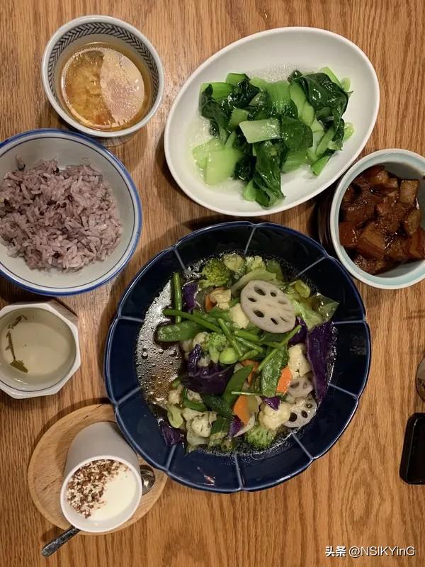 心里有光，慢食三餐，白白胖胖，充满希望。