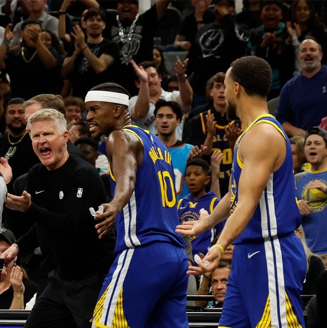 库里这个试图加入的样子笑嘻我了，真的看一次笑一次🤣🤣