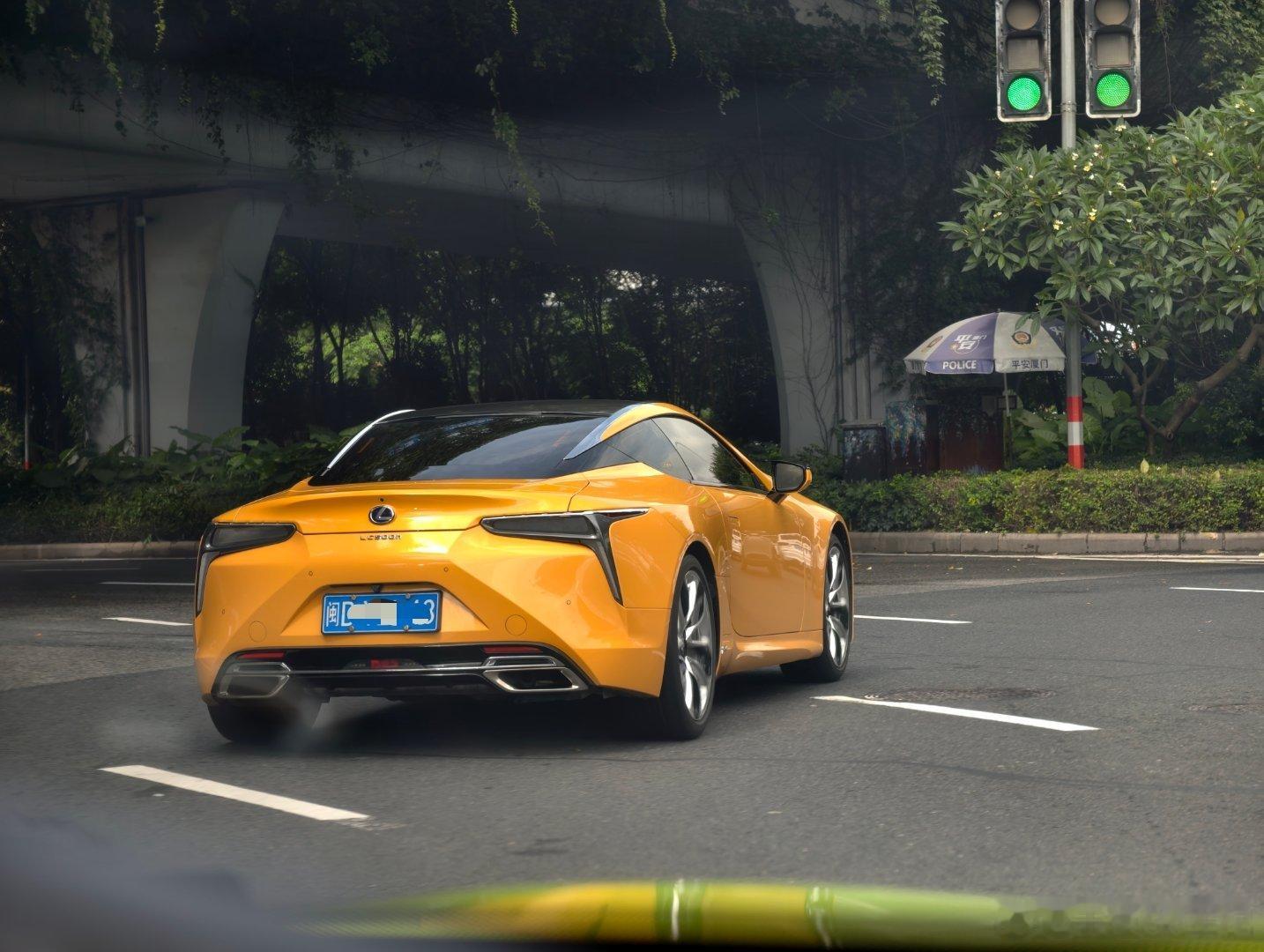LC500h还是这个黄好看啊 ​​​