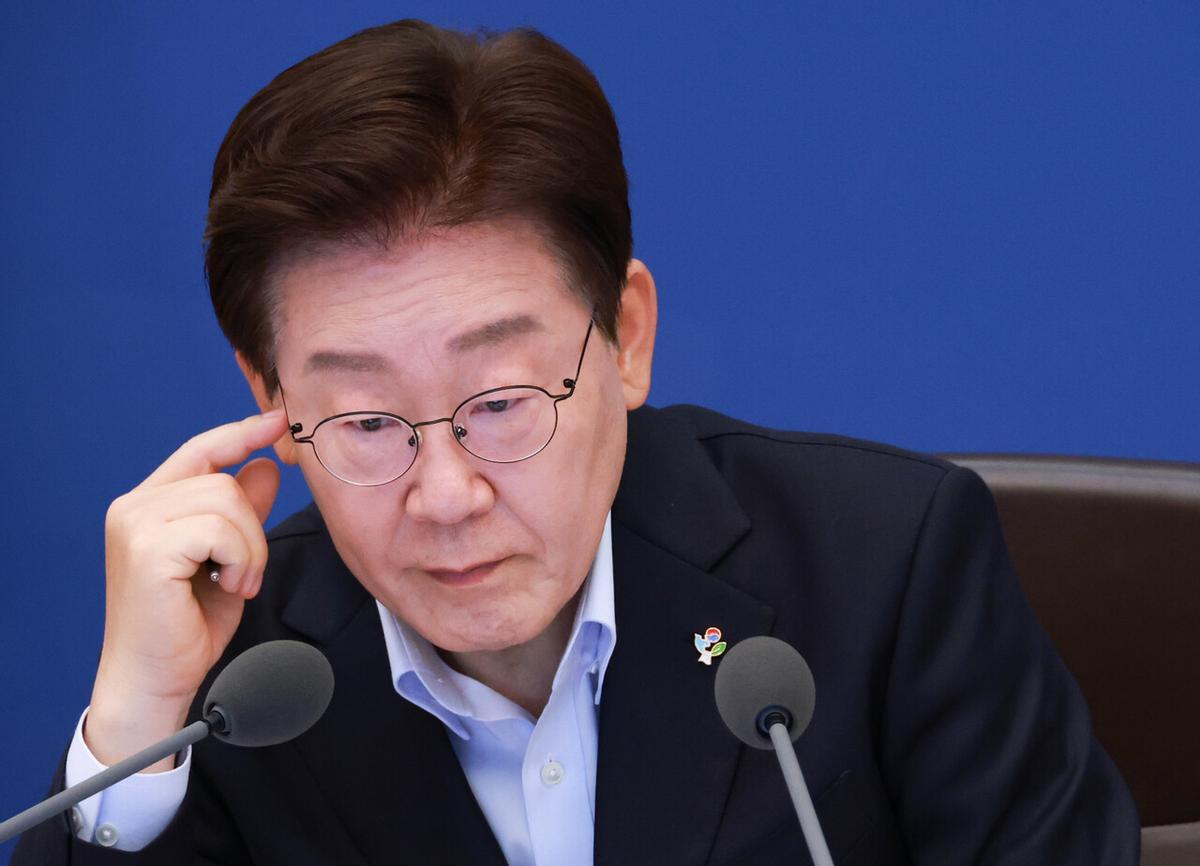 李在明刚收拾完尹锡悦就迎来大麻烦？支持率突然跌到低点，韩国民众态度变了，他想坐稳