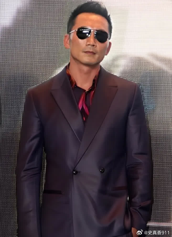 一次节目上，邹兆龙当众澄清道：网友都说我功夫好，其实我根本不会真功夫，拍戏30年