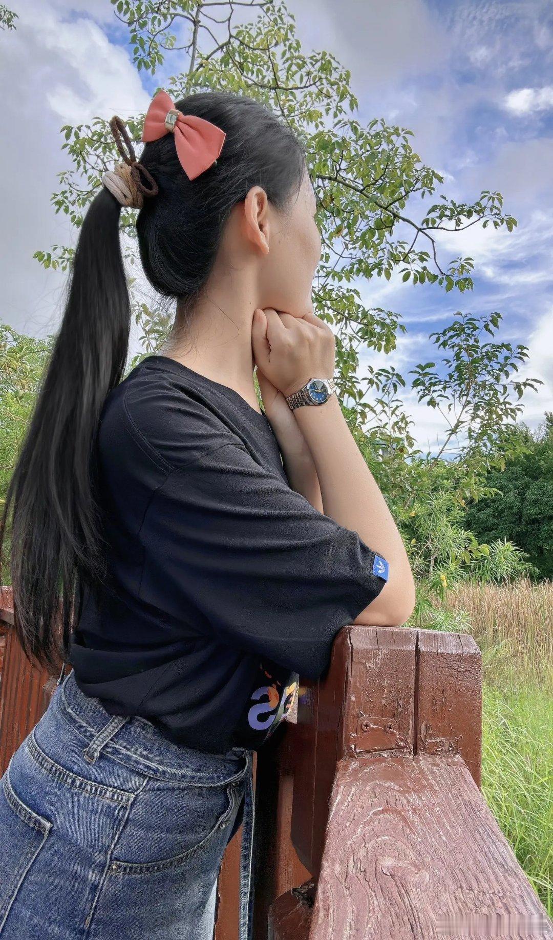 一转眼已是长发及腰，该去剪一下拉🤣 ​​​