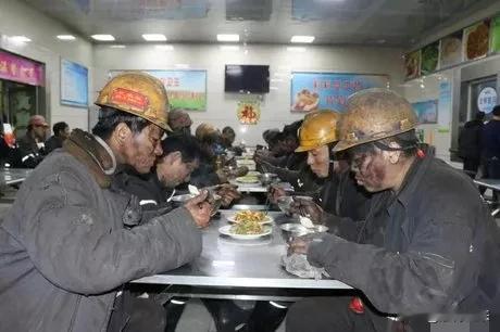 也许，很多人并不清楚中国煤矿一线工人的工资待遇究竟是多少。

我想，如果企业不同