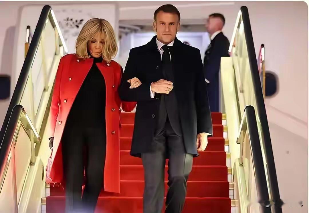 马克龙邀请中国加入“列强”
此前网络流行“垂死梦中惊坐起，列强竟是我自己”，现在