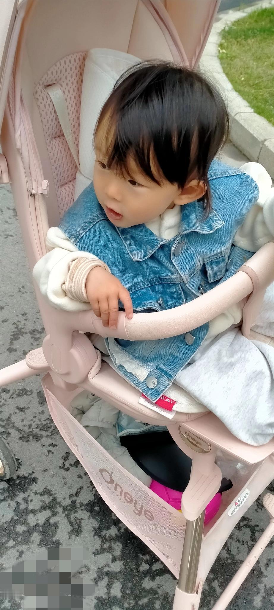 我认为短剧，现在的社会在改变，人的节奏也跟着快了。以后很少有人大把的时间去看长剧