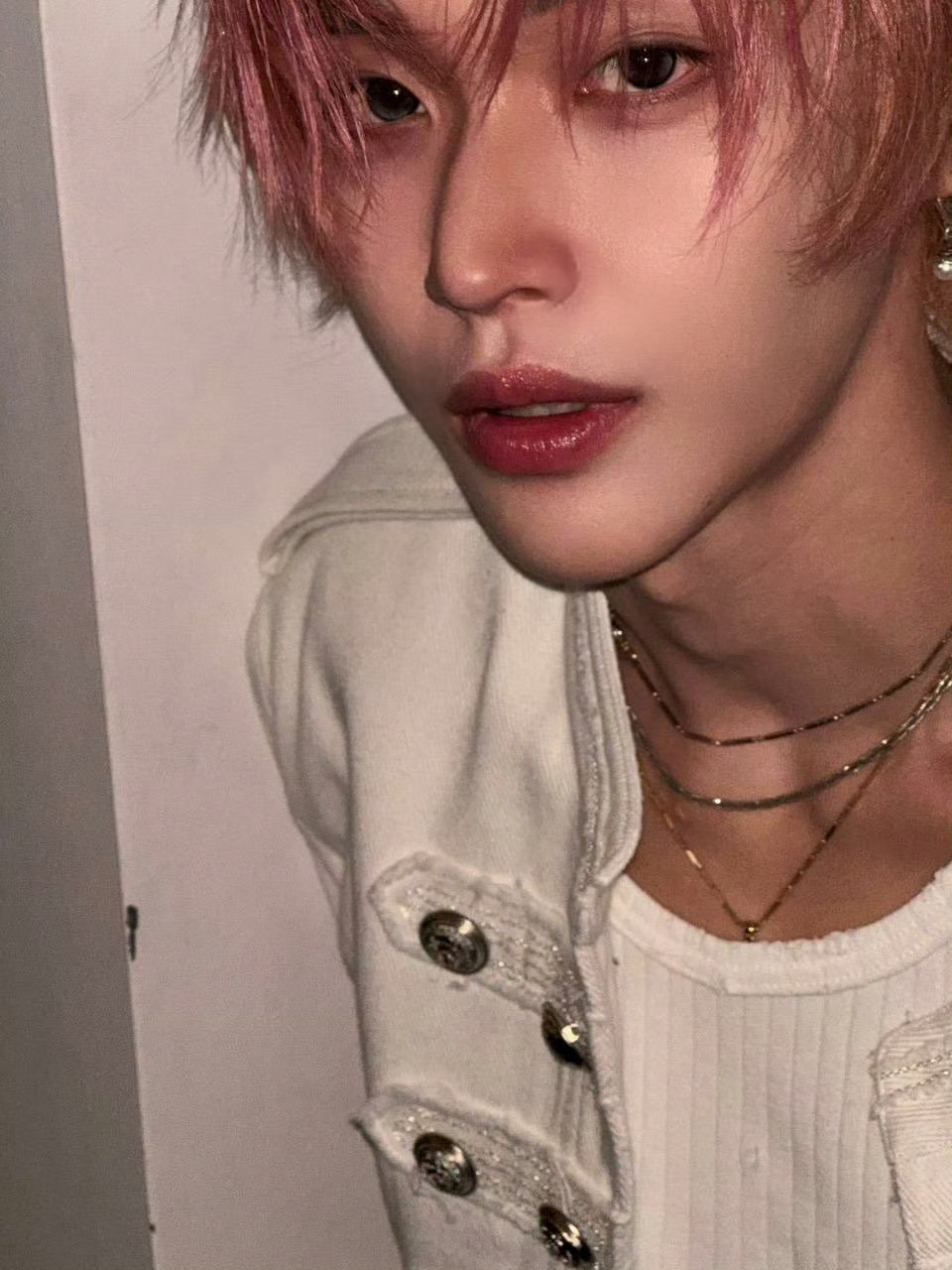 元彬最新自拍照📸，粉发太权威了！