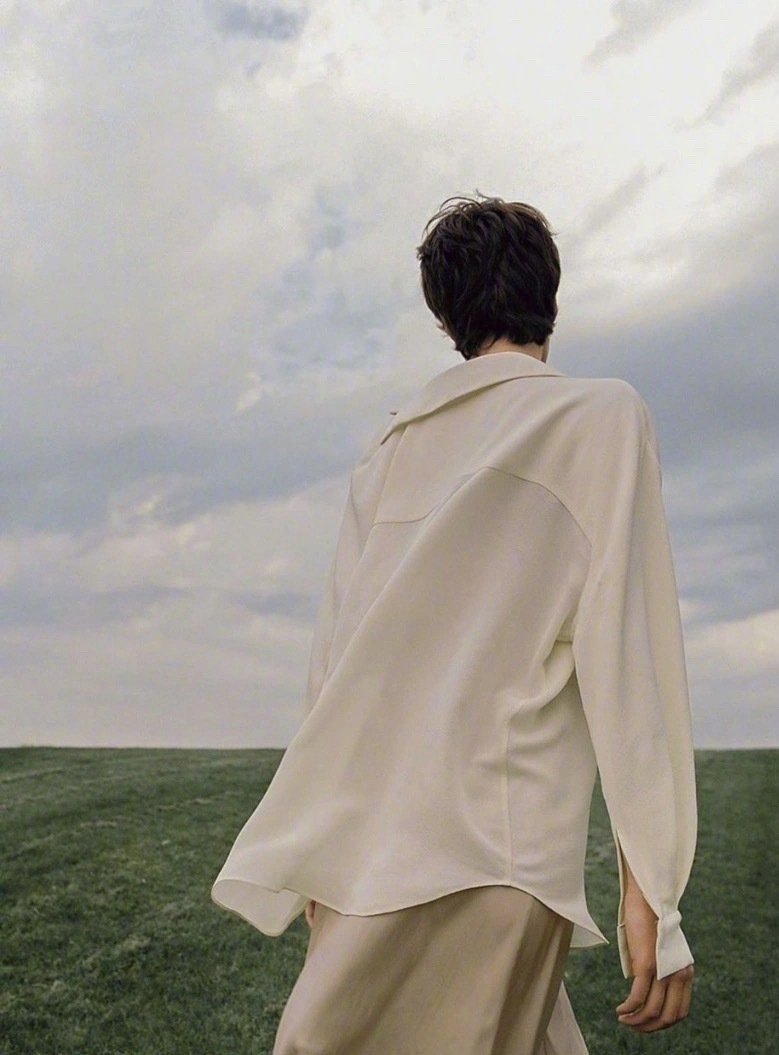 一个不能把发生在自己身上的生命感受诠释清楚的人，光照不进来，暗，脏。一个不能更新