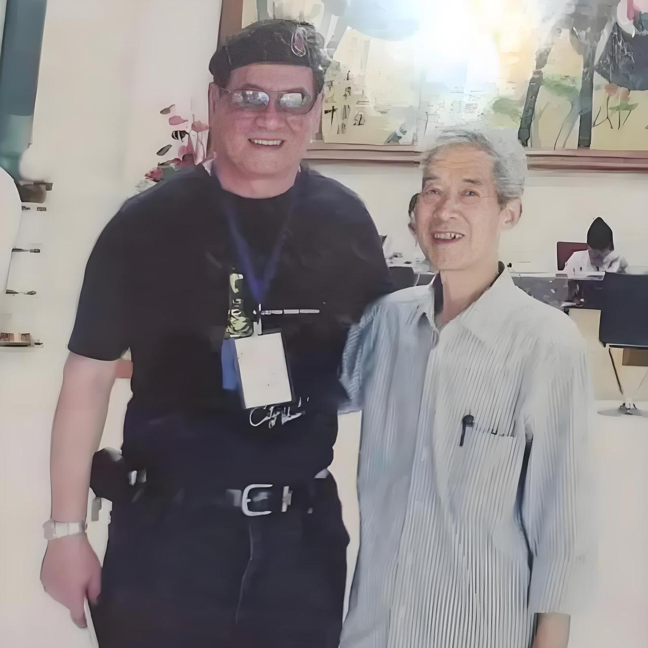 90年代，高安国将军和大陆的叔叔高达源，一张温馨的合影，虽然他们没有生活在一起，