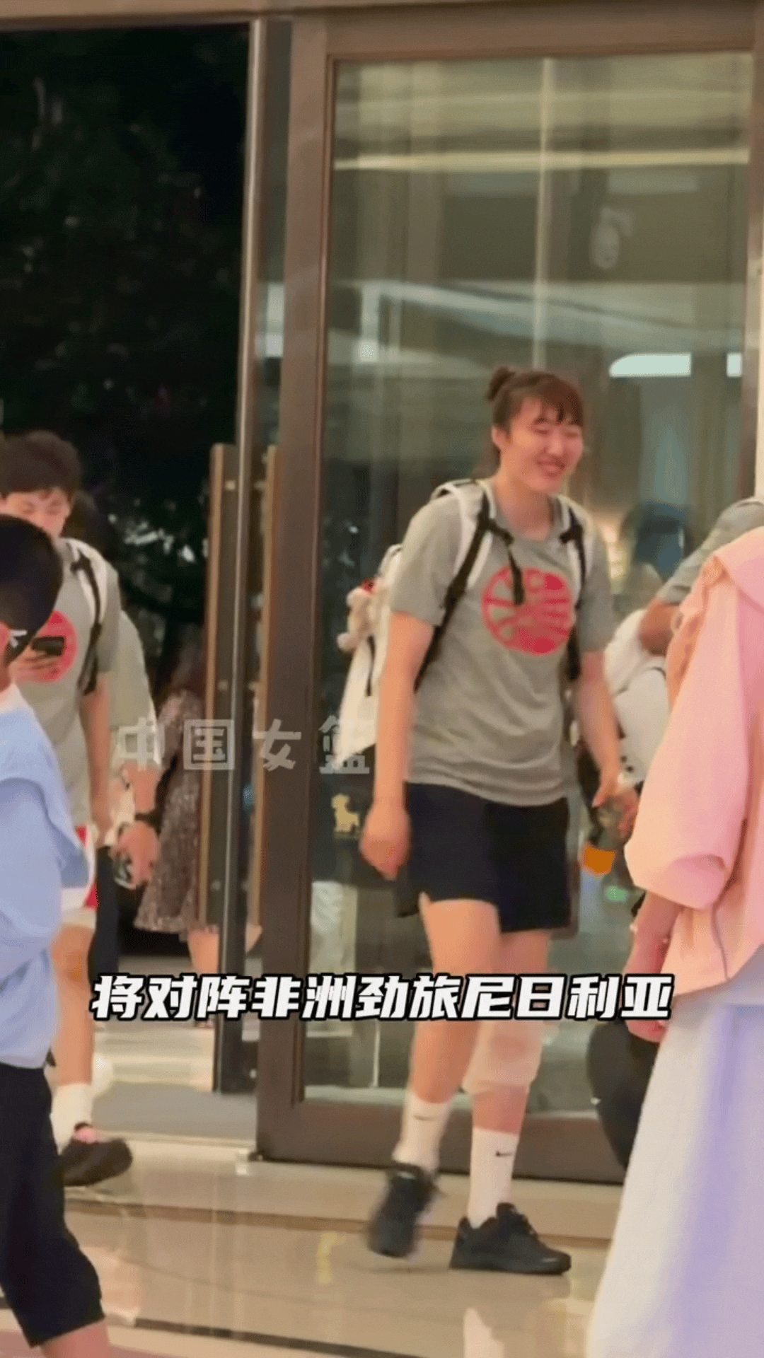 杨舒予杨舒予中国女篮热身赛 20260805小羊已抵达海口 比赛加油动图素材源于