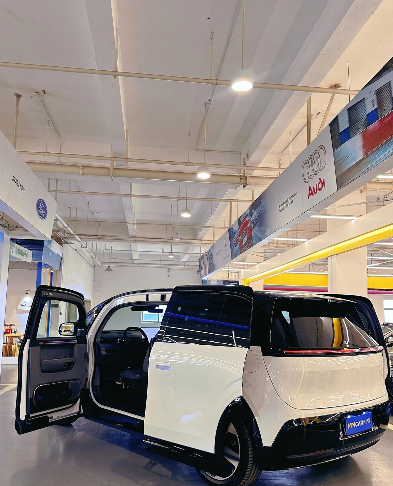 车贴还能自己DIY？这款“小虫子”设计，是不是戳中你的萌点？真的被这位萤火虫车主