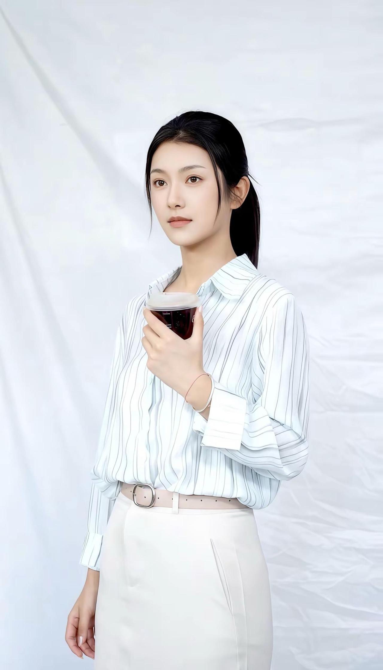 的新剧 我们终将在湘江重逢 🍎已开启预约！ 期待鹿鹿🆚 何聪睿老师的首搭🎉