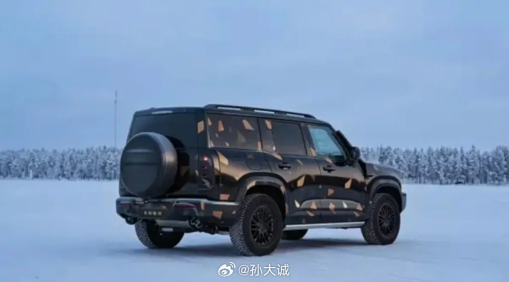 吉利全地形硬核SUV命名官宣去年上海车展亮相的“银河战舰”正式命名为吉利银河战舰