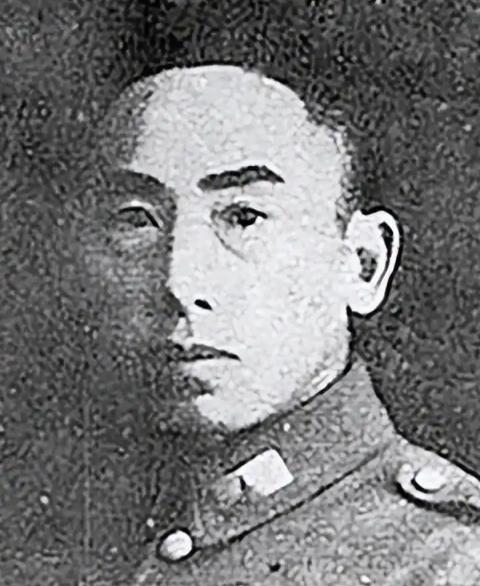 1949年4月，我军一举解放太原城，歼灭了守敌第30军，上级首长下令：敌30军军