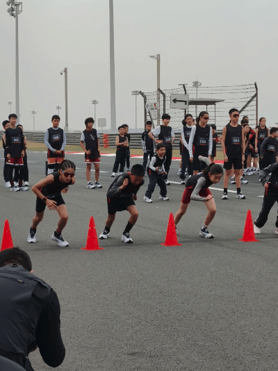 上海赛道送走F1又迎来小孩炸场在上海被小孩的速度卷到了 F1落幕，娃们接棒炸场！