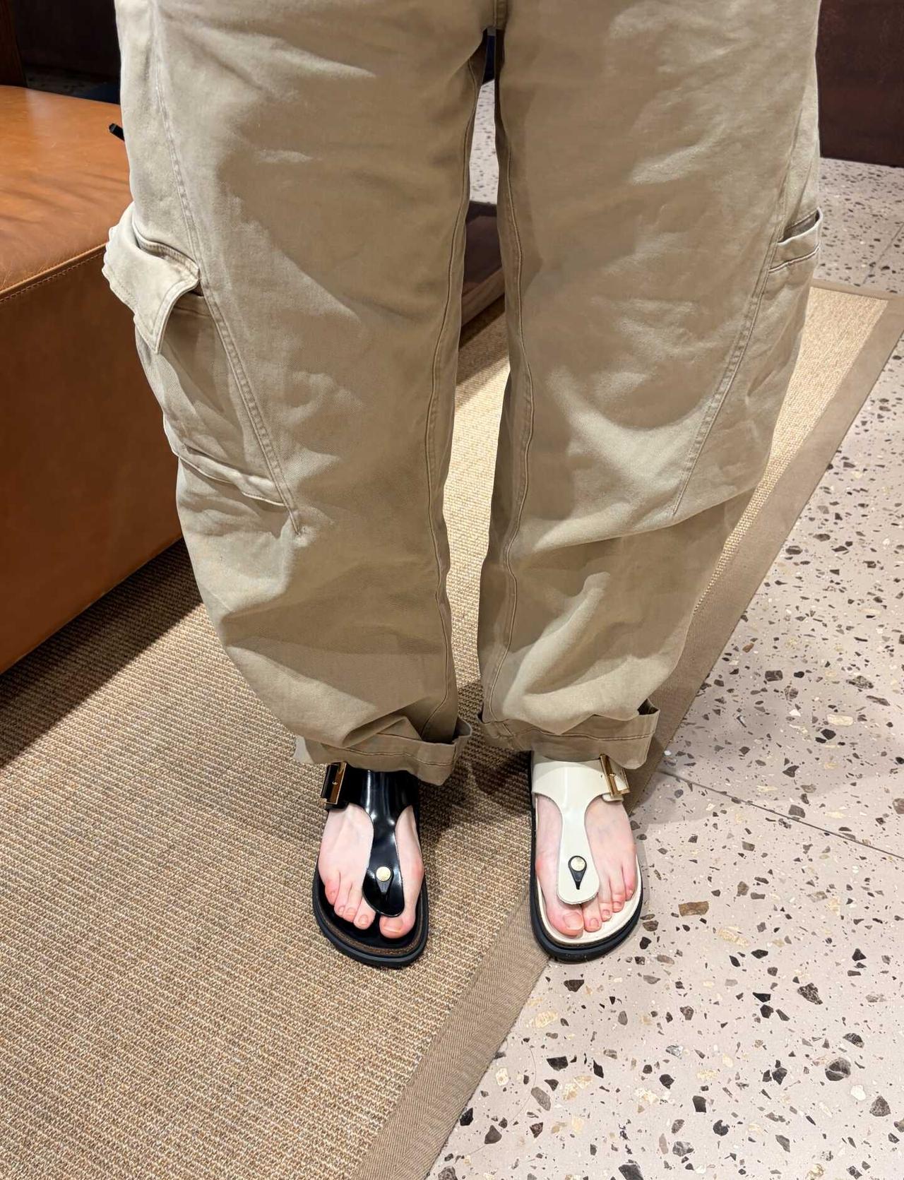 勃肯鞋黑色or白色好难抉择
两个颜色都好经典～
选哪个色好
Birkenstoc