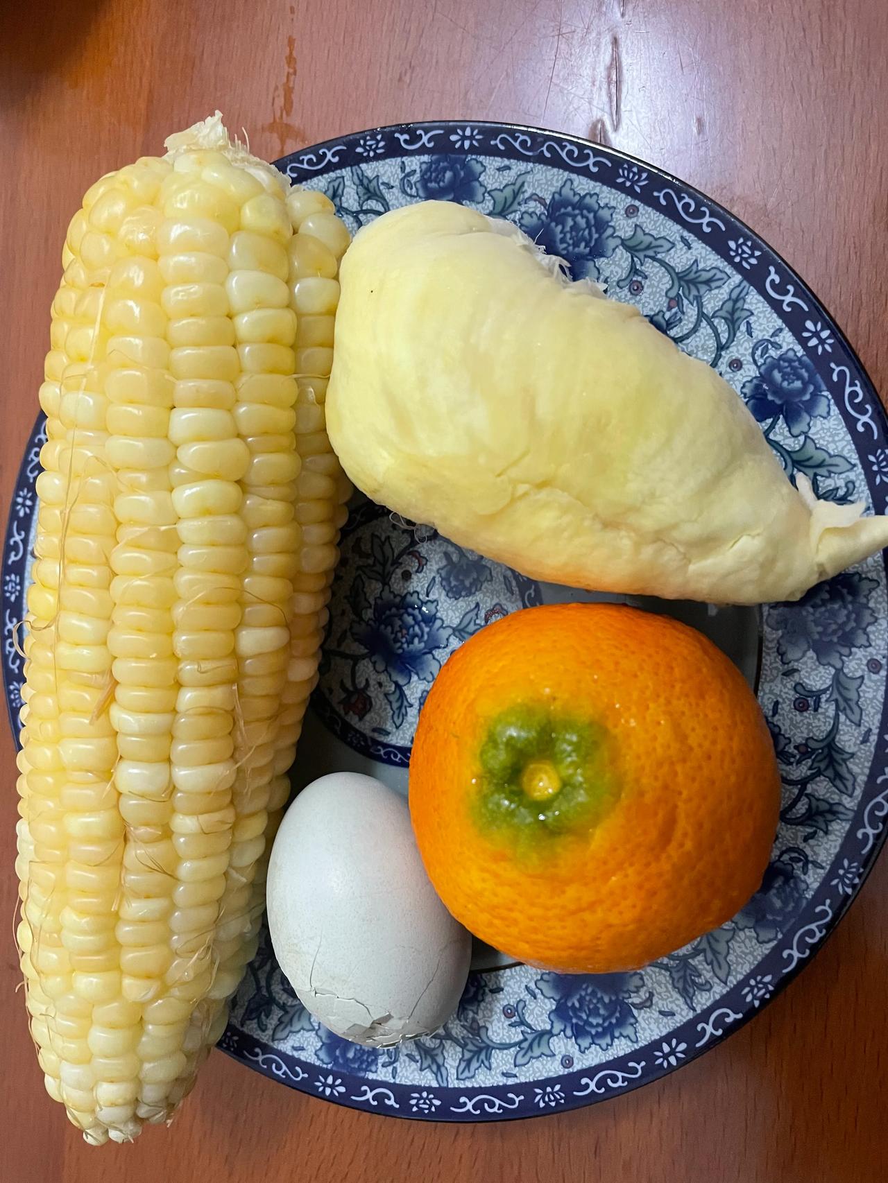 
榴莲、糯玉米🌽、牛奶、包子、百合、沙糖桔、土鸡蛋。