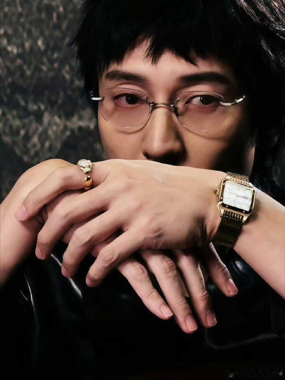 王传君披哥初见面梦回关谷神奇王传君这波初见面直播状态也太绝了！妆造一拾掇直接梦回