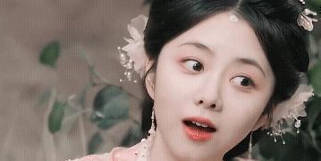 《逍遥》大结局炸出一个恐怖数据：3亿人围观了一场“灵魂转世”。
肖瑶、红烨、宁安