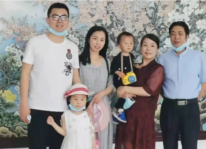 郭威因为二八事件，成为网络上关注度极高的网红之一，近期他的心情不悦，引发了很多网...