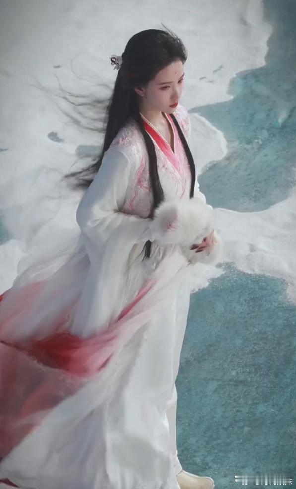 陈都灵《月鳞绮纪》最新饭拍路透！狐仙断尾，清冷又破碎！！ 
