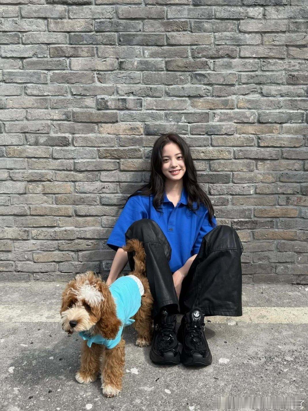 原来欧阳娜娜也是等等党没想到欧阳娜娜私下也是妥妥的等等党，不盲目跟风冲动消费，蹲