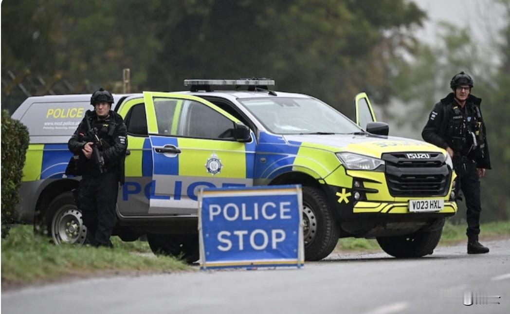 凌晨紧急拦截！英国警方抓获5人，美军驻英轰炸机基地躲过一场恐袭
 
当地时间9月
